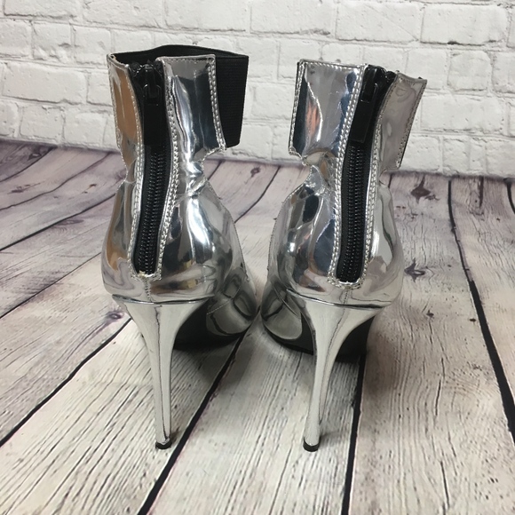 Dollhouse Platinum Pointed Toe Ankle Strap Pump - Picture 4 of 5
